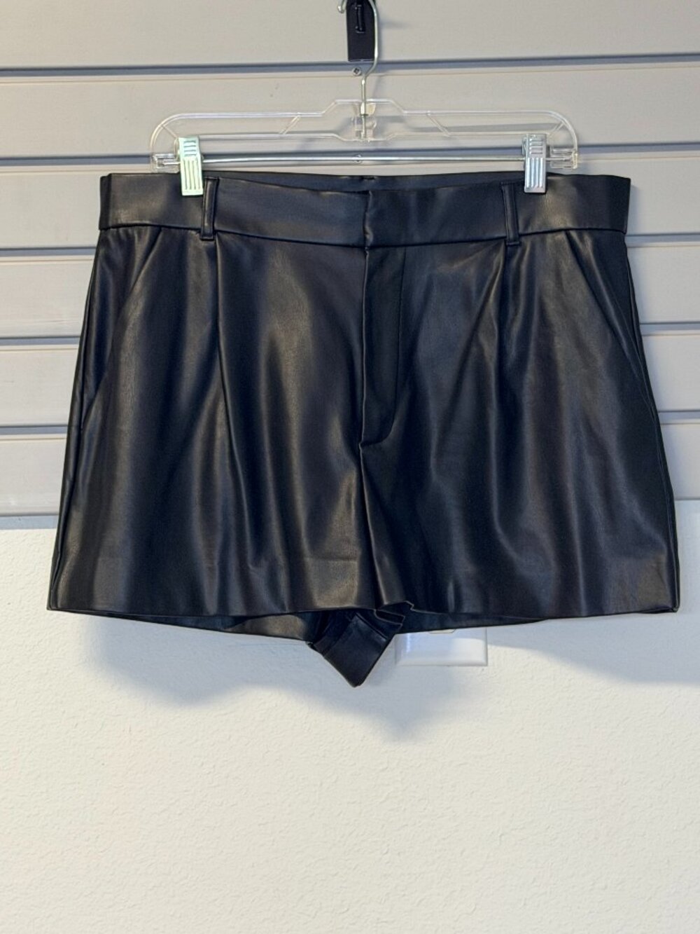 Zara Faux Leather Front Pleated Shorts Size XL Black